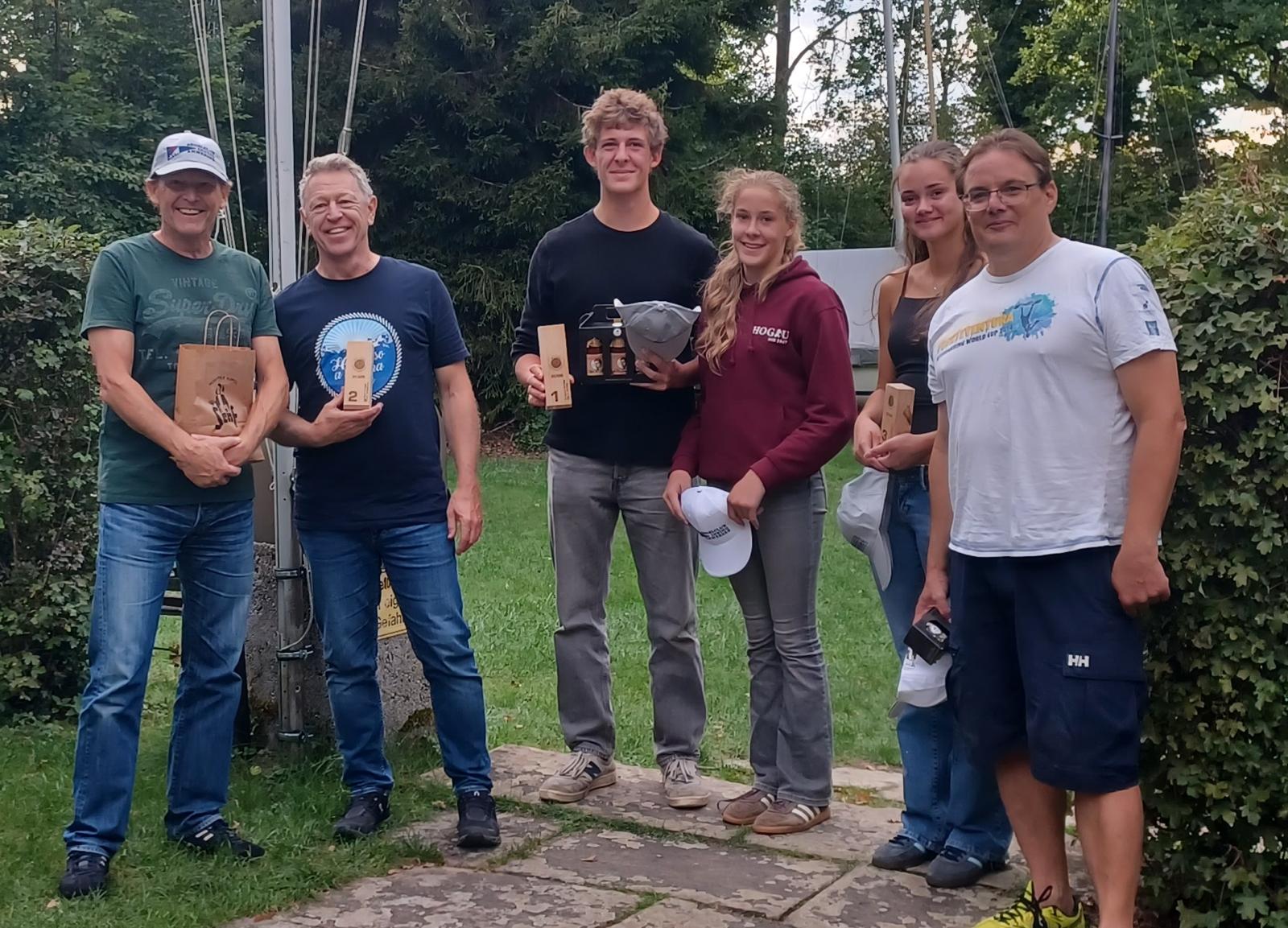 Siegerehrung der Formula-18-Wertung der Wiesnregatta 2026 auf dem Clubgelände