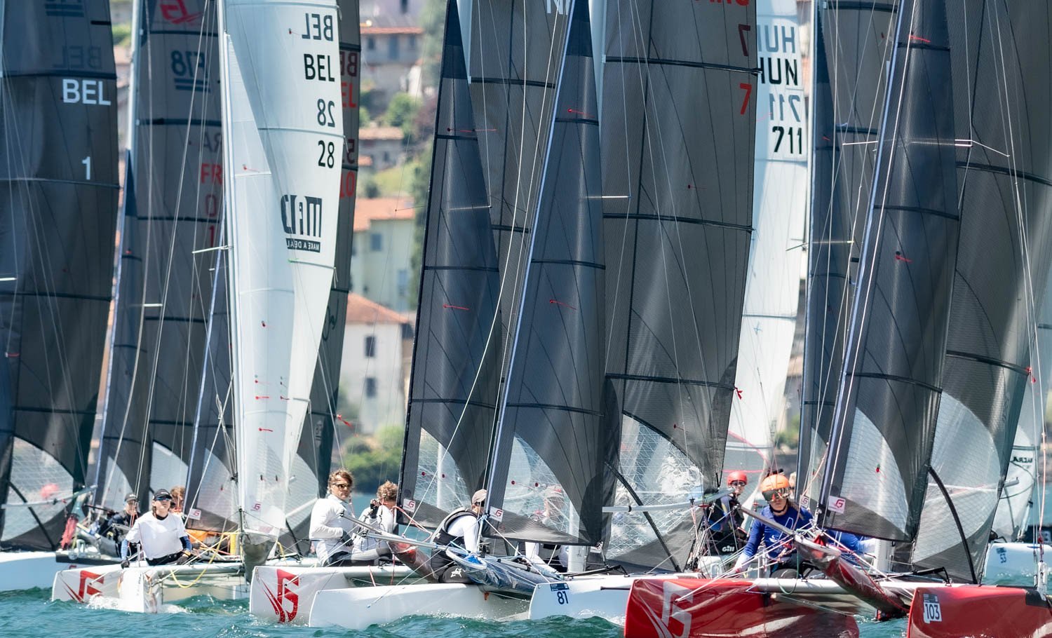 Startlinie der F18-Europameisterschaft am Comer See