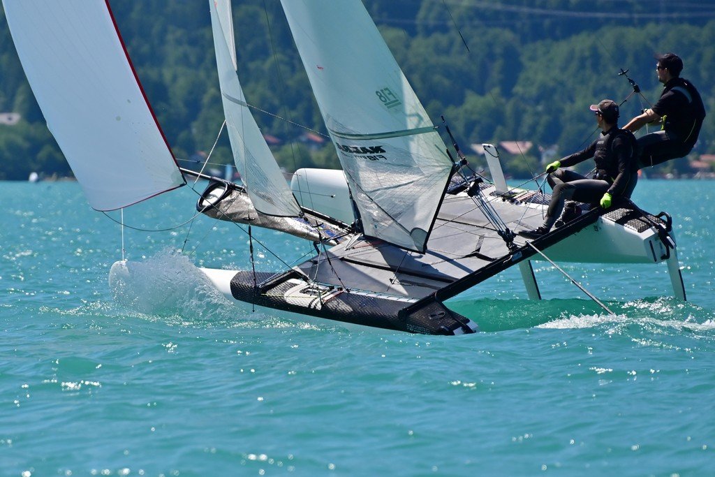 F18 am Wind auf einem Alpensee